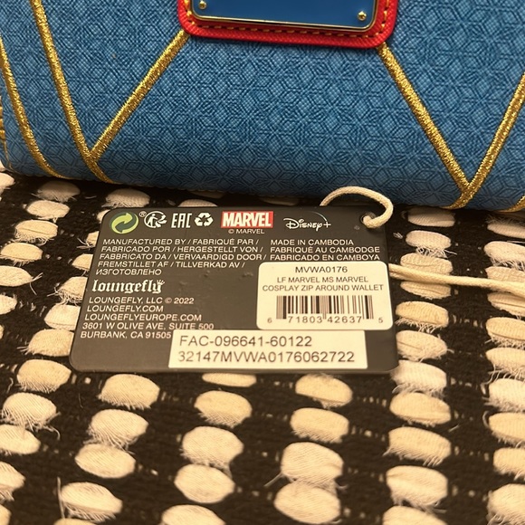 LOUNGEFLY Disney MARVEL Ms. Marvel Cosplay Zip Around Wallet - Picture 9 of 16